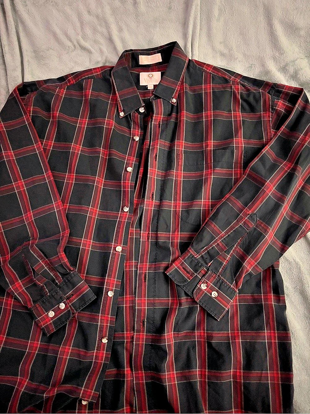 Viyella Plaid Button Down in Black & Red Large Like New